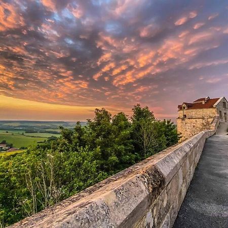 Le Petit Cloitre Leilighet Langres Eksteriør bilde